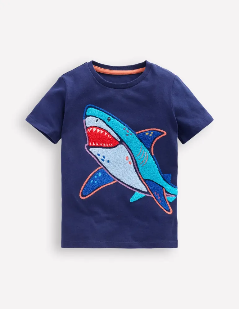 Chain Stitch T-Shirt-Medieval blue Shark-Boden New