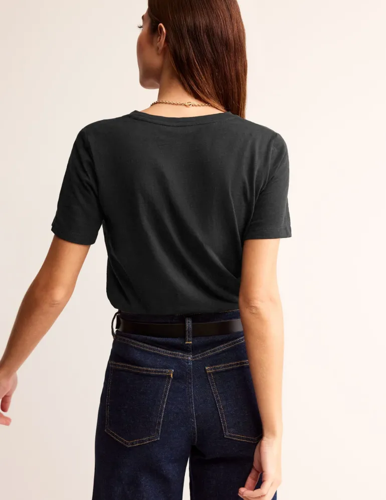 Regular V-Neck Slub T-shirt--Boden Best